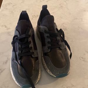 Vince sneakers. Like new. Black leather and navy suede.